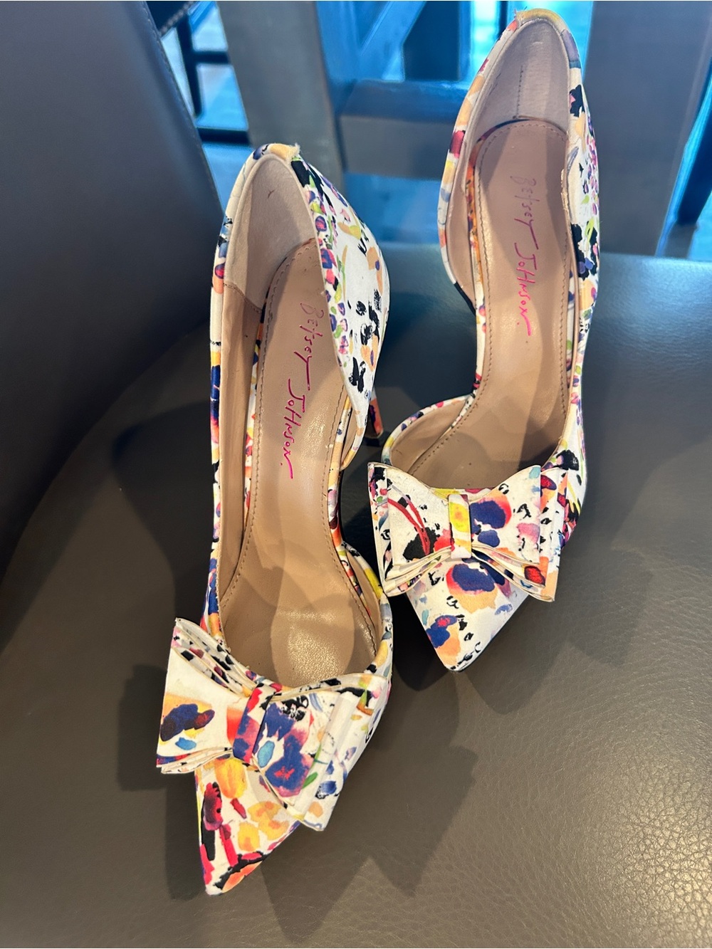 Betsey Johnson White Multicolor Floral Bow Pointed-Toe Heels Size 7.5